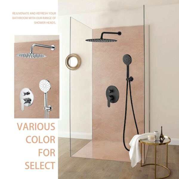 Baño moderno con ducha tipo lluvia y de mano, controles de pared y un taburete cercano con toallas y artículos de tocador. "Varios colores para seleccionar.