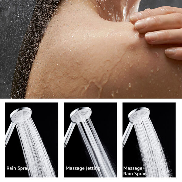 Une personne utilisant une pomme de douche à main. Trois images montrent les paramètres de pulvérisation : "Pluie", "Massage" et "Combo".