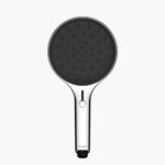 Nosel hitam bundar dan kepala pancuran bergagang perak.