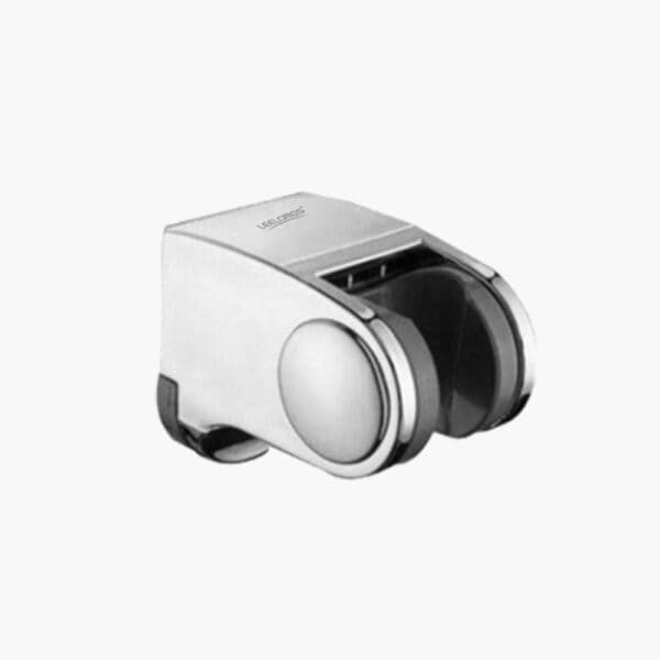 Ένας συμπαγής μεταλλικός προσαρμογέας ντους για κεφαλή ντους με κυκλικές αρθρώσεις και στις δύο πλευρές, τοποθετημένος σε απλό φόντο.