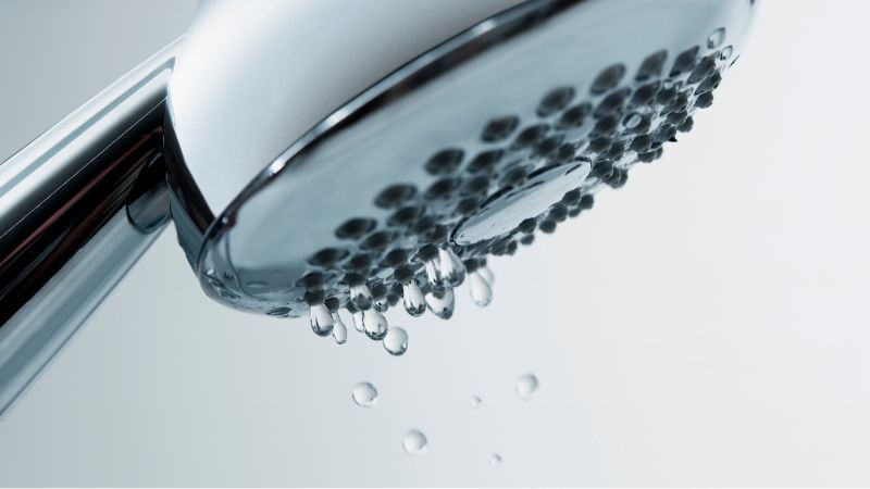 シャワーヘッドの水滴