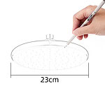 Une main avec un crayon dessine la pomme de douche fixe Rain ronde de 25 cm, montrant sa largeur étiquetée en dessous.